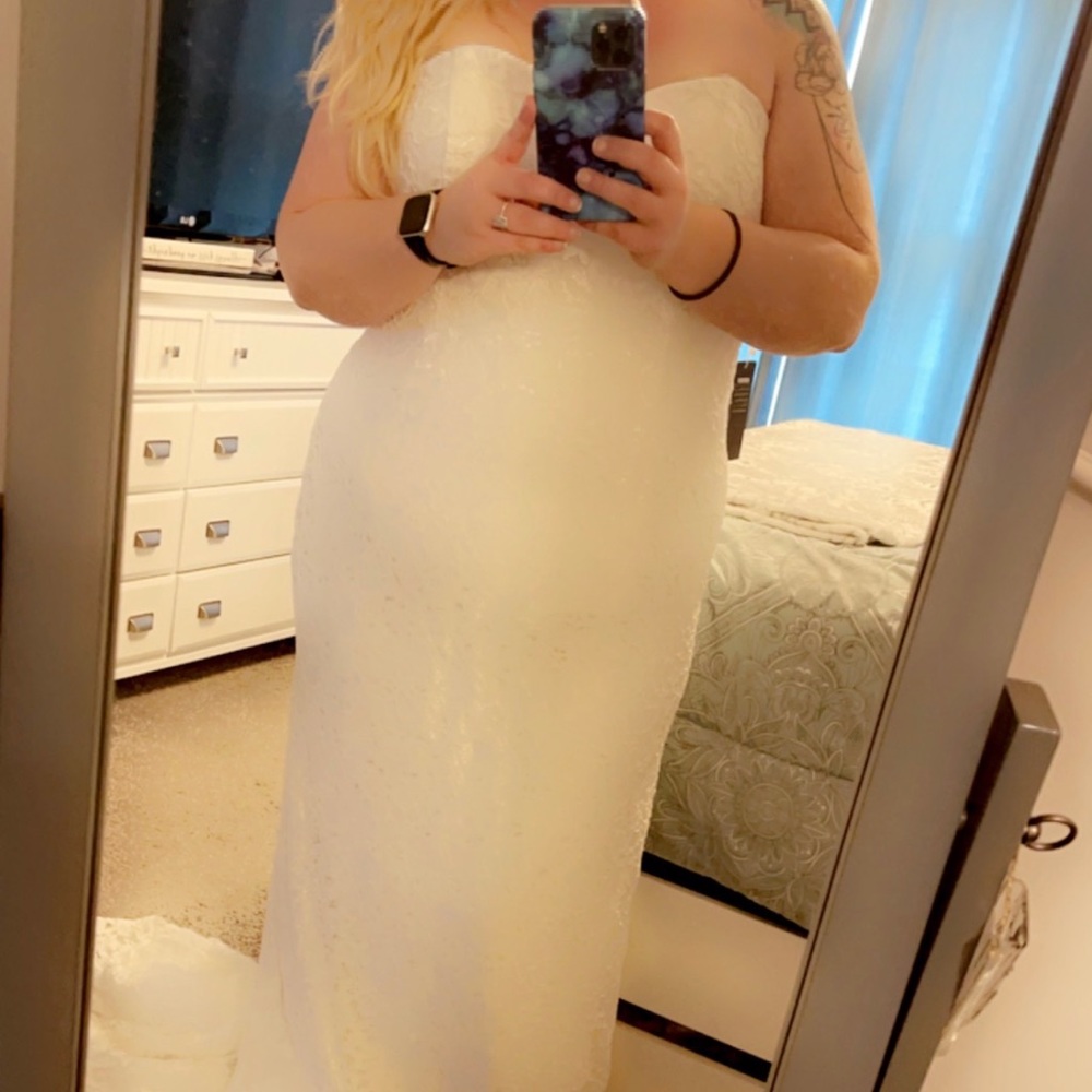 Ivory strapless lace wedding dress never been worn NWT.
